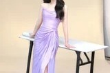 杨紫紫色抹胸裙优雅写真：时尚魅力与艺术气息的交融