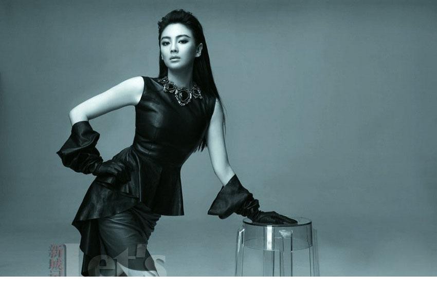 特写镜头聚焦张雨绮的面部，中性妆容突出其立体骨相与细腻肌肤，眼神深邃故事感十足