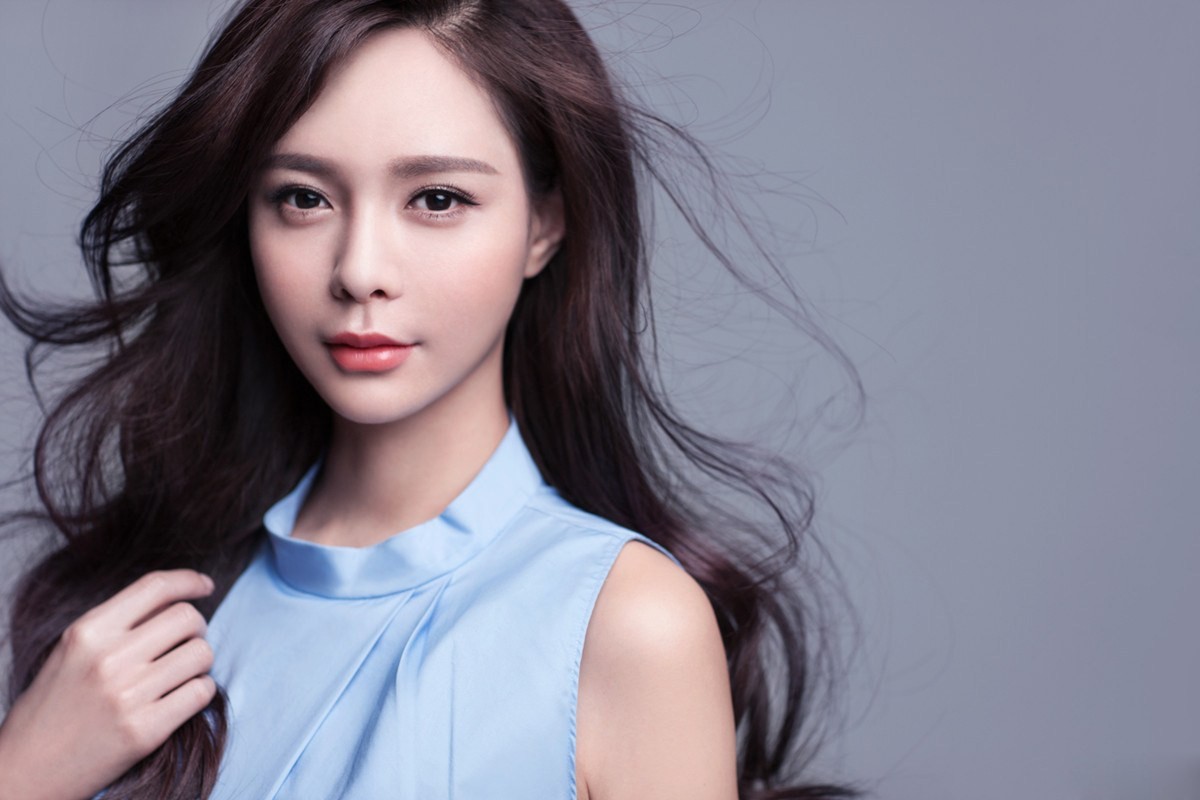 沈梦辰整体造型全景，知性优雅完美融合，彰显时尚女王气质