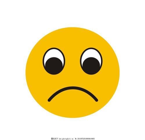 一个破碎的相框静静躺在桌上，框内的笑容已然模糊，裂痕如同记忆的伤口，诉说着物是人非的苍凉