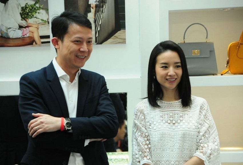 董洁亮相活动定格瞬间 浅笑嫣然气质如兰