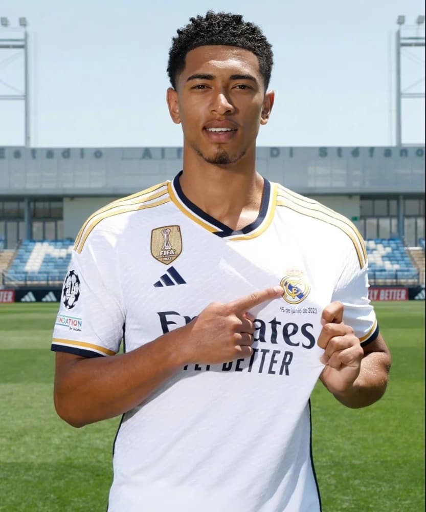 英格兰队超级巨星贝林厄姆在2024年欧洲杯上的精彩瞬间，他以1.8亿欧元的身价领跑群星