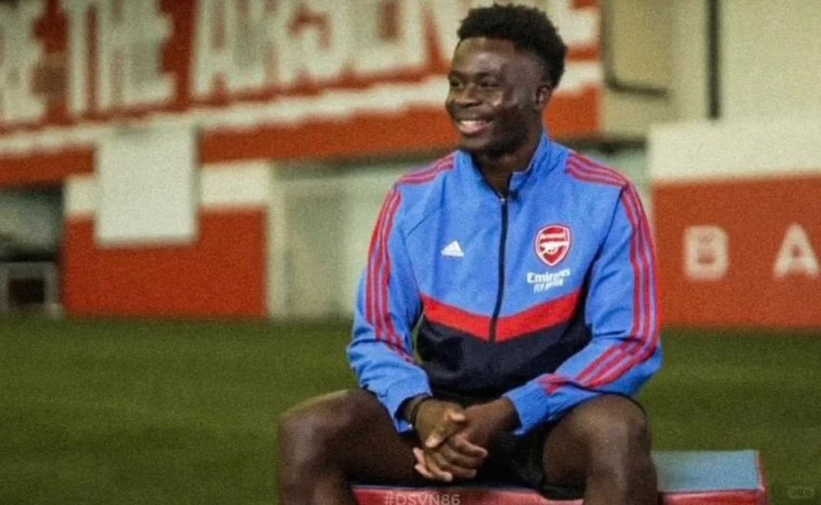 英格兰队天才攻击手菲尔·福登在比赛中组织进攻，他1.5亿欧元的身价是三狮军团豪华阵容的缩影