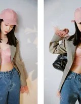 金晨身着牛仔套装漫步于室内，阳光透过窗户洒落，为整个画面镀上一层朦胧光晕，充满了动态的日常美感与生活气息。