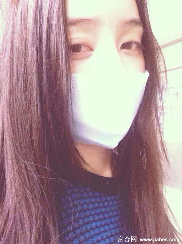 暖阳下绽放灿烂笑容如沐春日微风