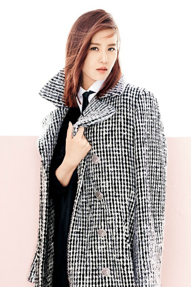 刘诗诗湿发造型特写镜头，发丝纹理与坚定眼神尽显其面部轮廓的英气与高级质感