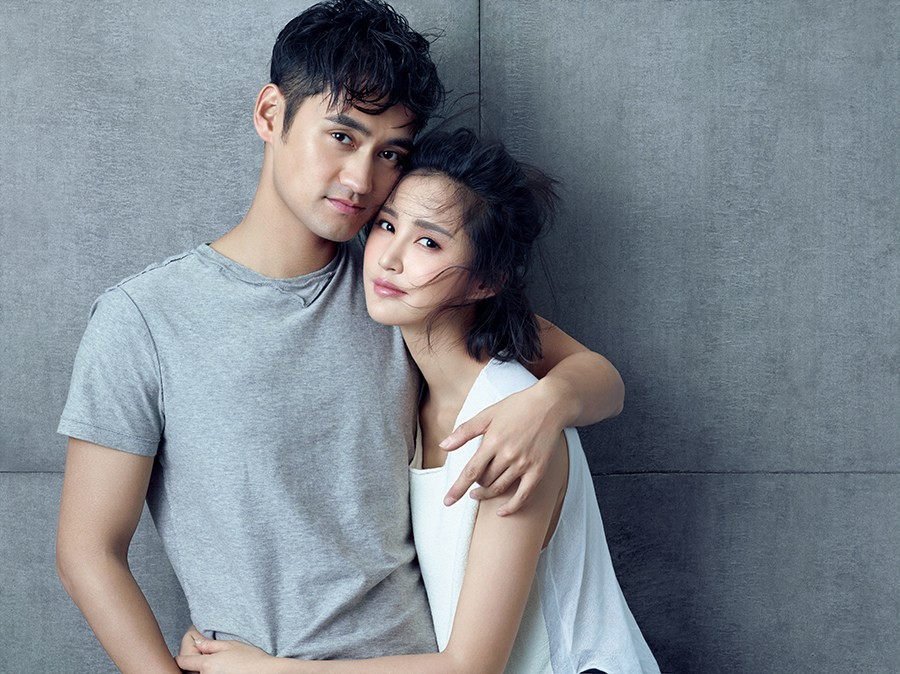 袁弘与张歆艺深情拥吻，爱宠八戒成为最特别的婚礼见证官