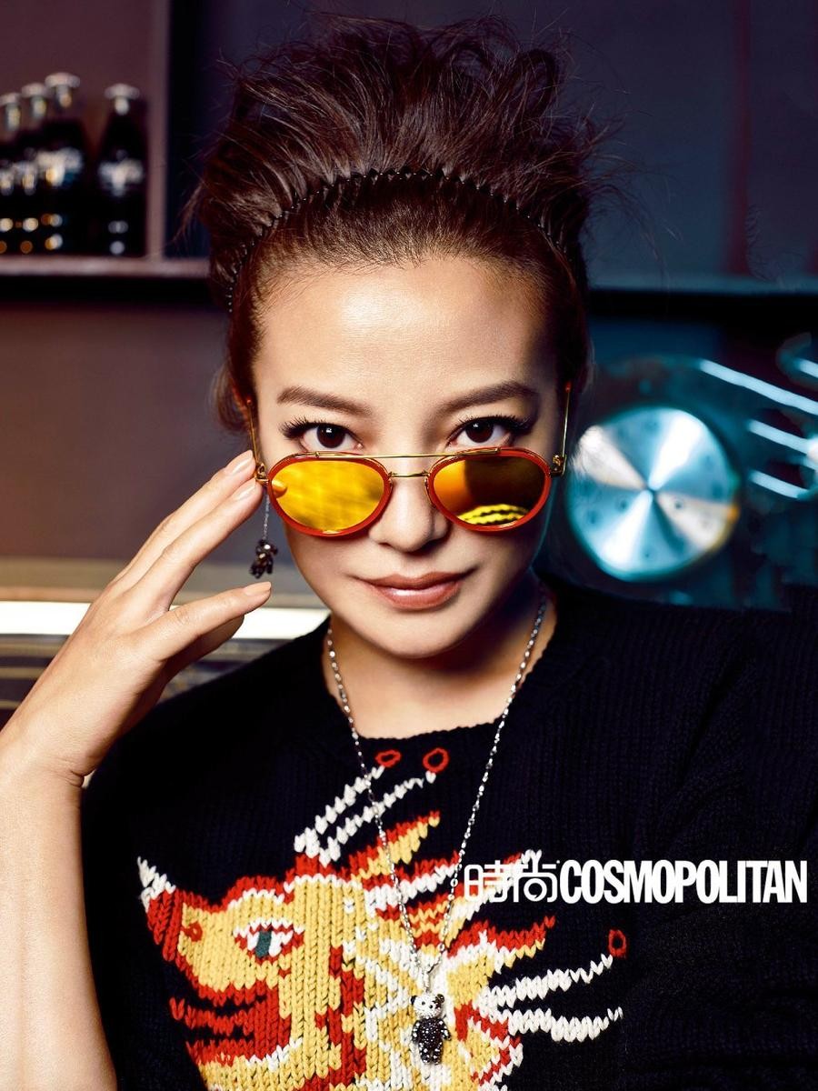 赵薇复古蜂窝头造型特写 展现希区柯克式经典神秘