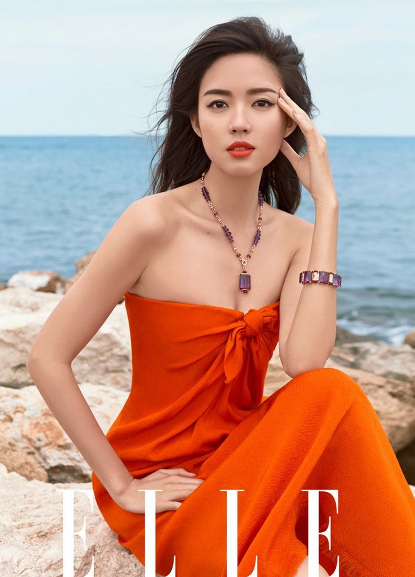 张梓琳展露灿烂笑容沐浴在阳光下，散发如初夏清风般的亲和魅力