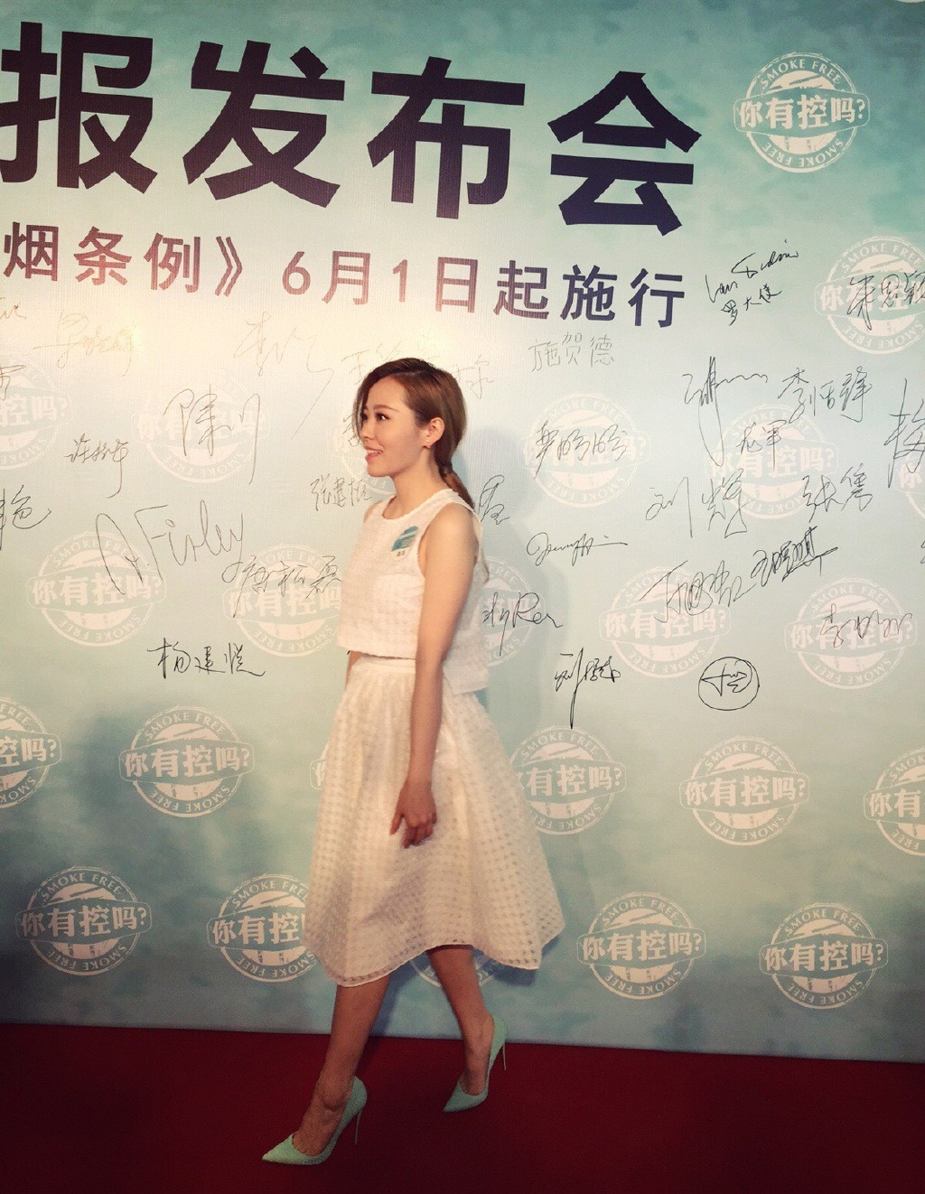 张靓颖面露欣慰笑容，为坚持健康生活的朋友点赞鼓励