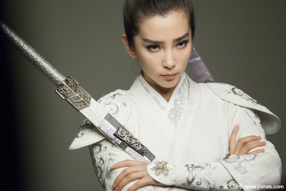 李冰冰化身蛟魔王，冷艳凌厉演绎覆海之主