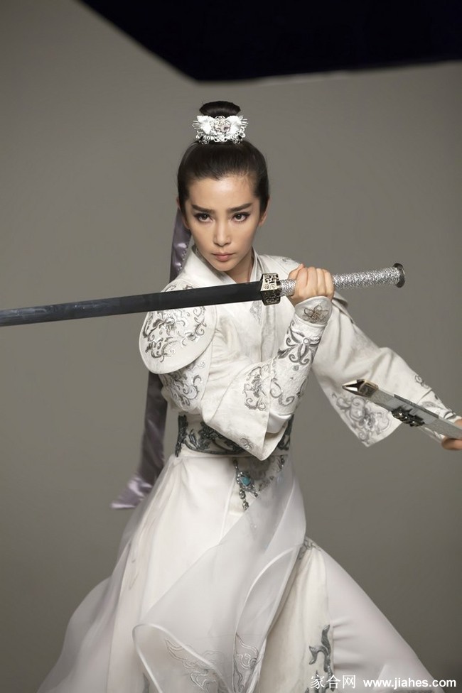 白衣仙女落泪，指尖轻触诉尽未了前缘