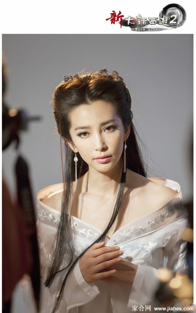 仗剑遥望山河，白衣侠客的江湖写意