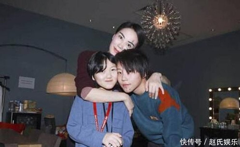 11岁年龄差、27年分合不领证,2026年机场素颜照引爆热搜,王菲谢霆锋这对“顶配姐弟恋”究竟还剩多少真心? 11岁年龄差、27年分合不领证,2026年机场素颜照引爆热搜,王菲谢霆锋这对“顶配姐弟恋”究竟还剩多少真心?