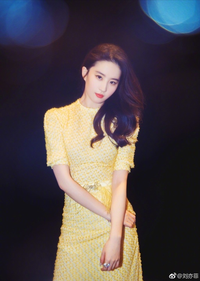 38岁刘亦菲单身8年:仙女人设崩了,松弛活法封神了 38岁刘亦菲单身8年:仙女人设崩了,松弛活法封神了
