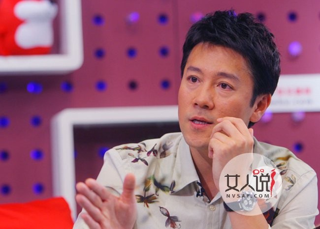 57岁蔡国庆连登三台春晚，从“春晚常青树”到“综艺顽童”的魔幻蜕变