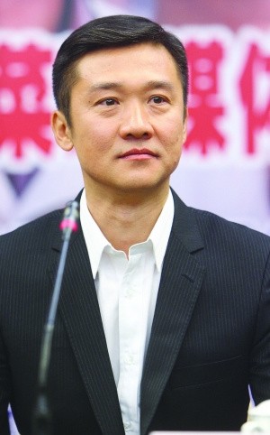 57岁黄志忠：戏骨光环下的硬汉柔情与情感“言不由衷”