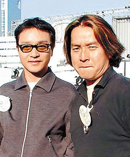 75岁谭咏麟：台上“25岁”教父，台下“渣男始祖”真相