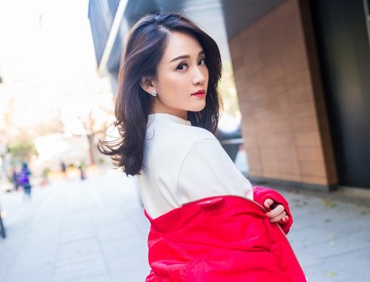 “偶像剧女王”47岁再引热议：陈乔恩的“反常”背后，藏着什么？