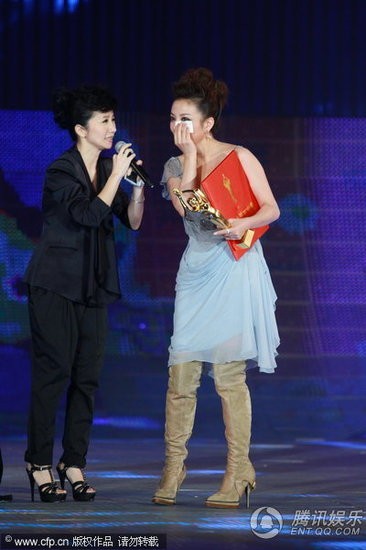 从“小燕子”到“劣迹艺人”，封杀五年后赵薇直播间复出十分钟即被封，她到底做错了什么？