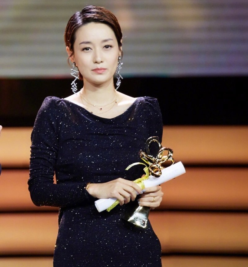 从“且行且珍惜”到“国家一级演员”：49岁马伊琍用7年翻盘，前夫却把餐厅开到了她家门口