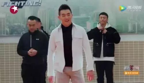 何捷红三代家世曝光：月薪5千娶年入6千万张馨予，底气何来？