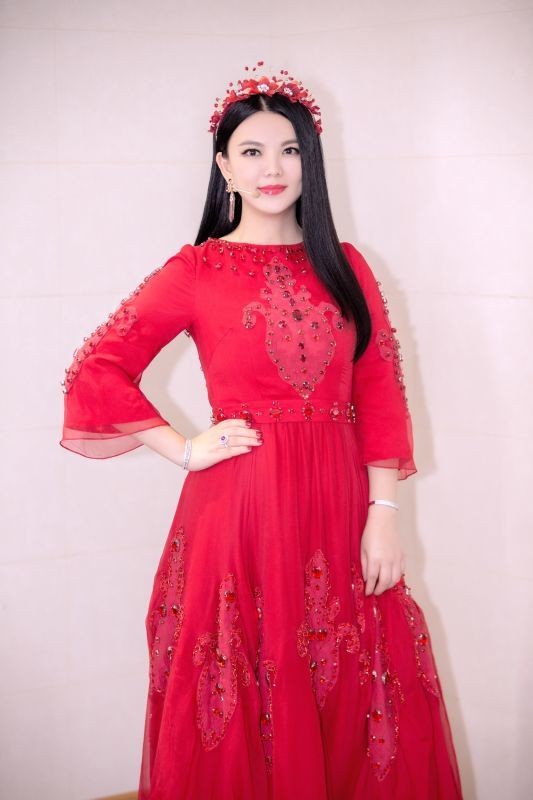 暴瘦现身韶山，账号遭全网禁关，李湘的下半场赢了还是输了？