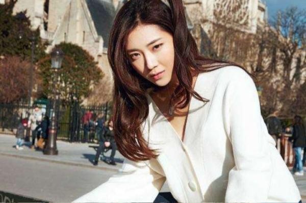 菅纫姿：34岁拒炒作却凭一张比基尼照炸热搜