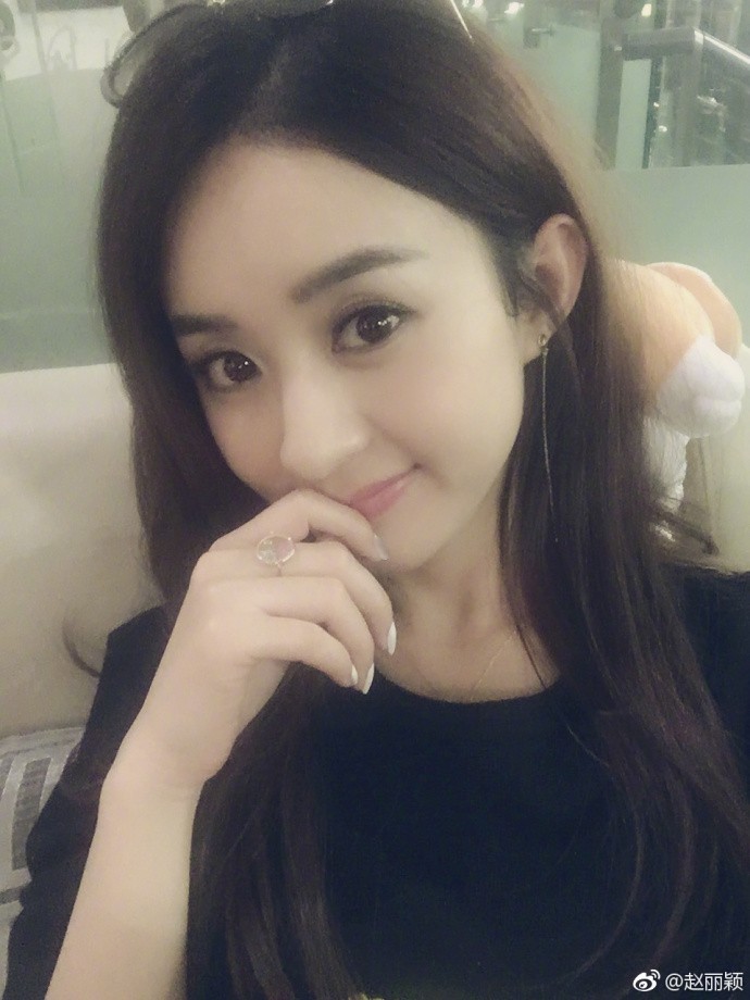 赵丽颖手握三金却深陷争议？2026开局她的清醒让整个内娱破防