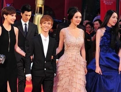 郭敬明身高谜团：147厘米下的亿万商业帝国